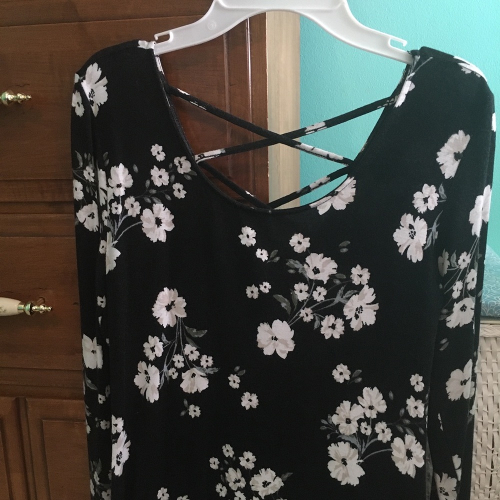 SO Black Long-sleeve Floral Dress - Picture 2 of 4